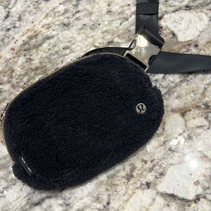 Lululemon Sherpa belt bag